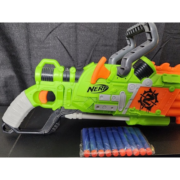 Nerf Zombie Strike Brainsaw Chainsaw Pump Action Dart Blaster Gun w/ Darts - Picture 3 of 6